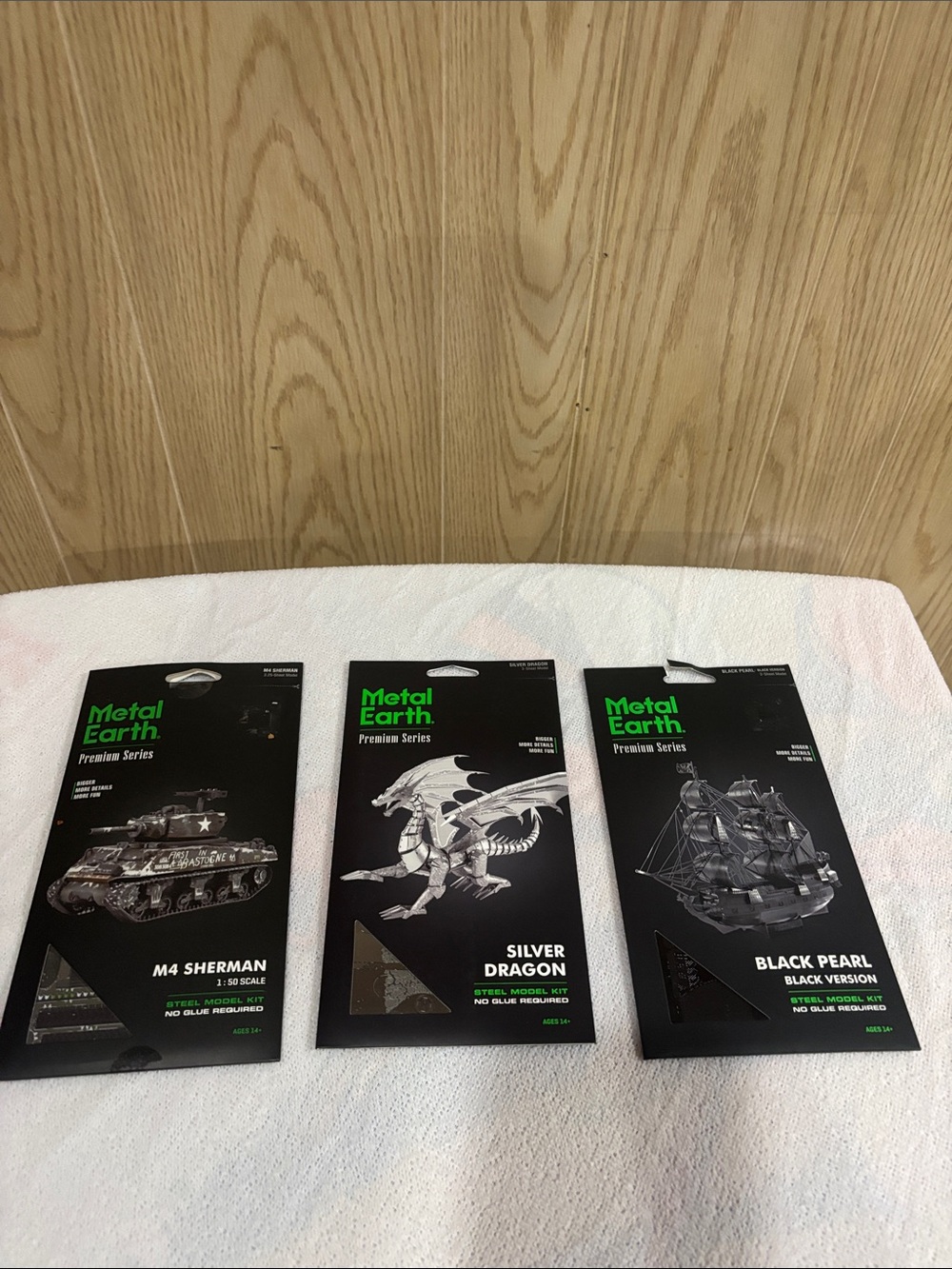 Metal earth  steel model kits M4 Sherman  silver dragon  black pearl